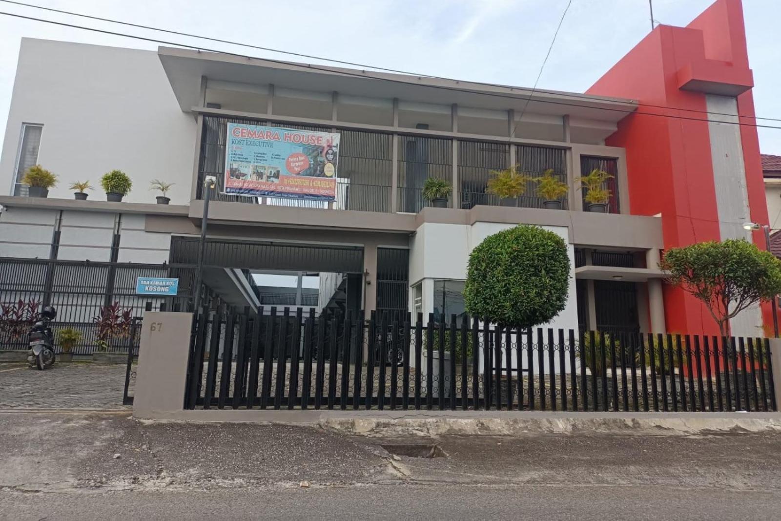 Oyo 93635 Rumah Singgah Cemara Syariah 2*